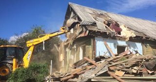 Промышленный демонтаж пристроек к дому в Тюмени | Цены от 574 руб. за м2